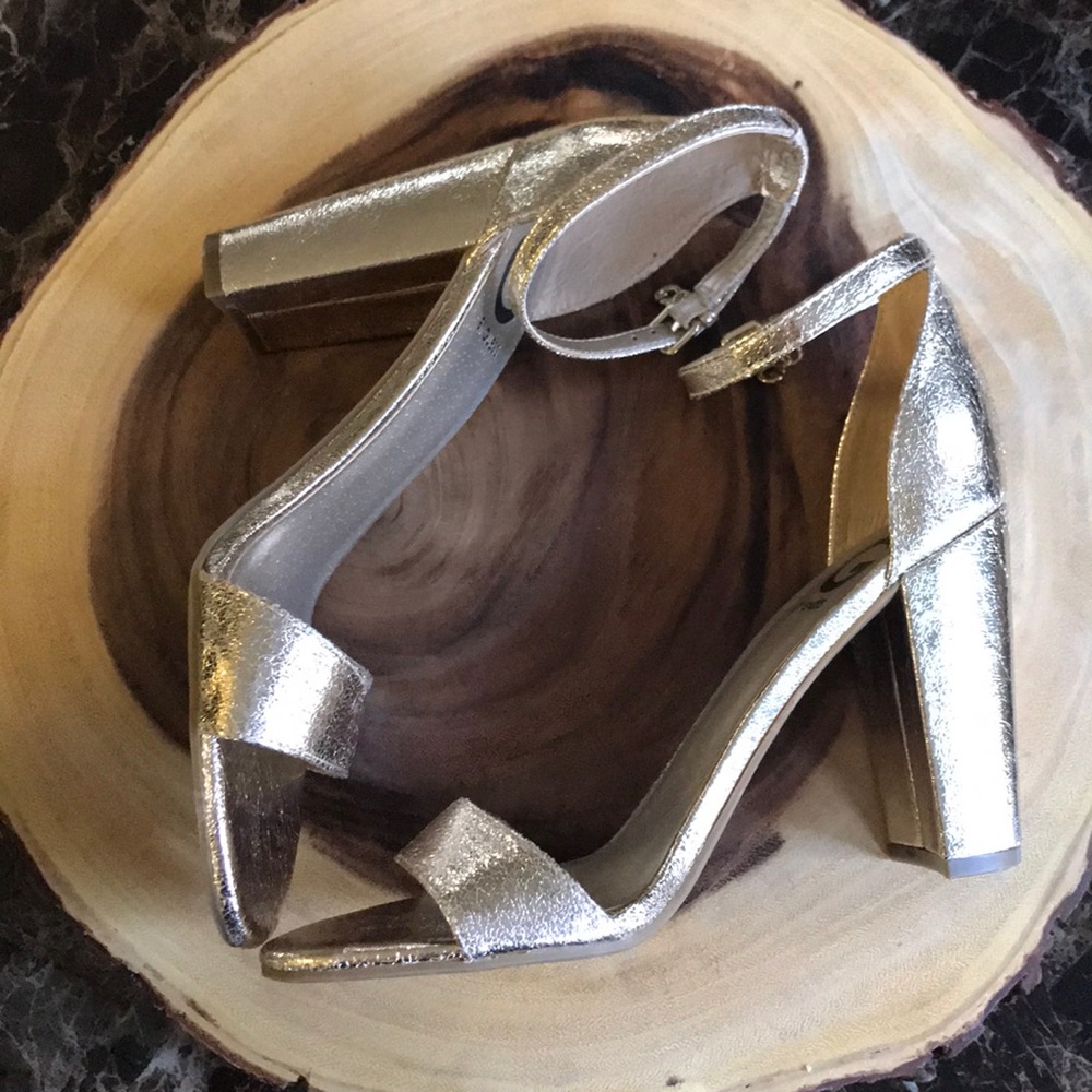 NWOB Guess gold metallic 5” ankle strap heels - Picture 2 of 5
